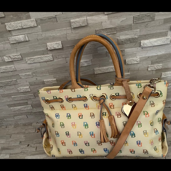 Dooney & Bourke Handbags - DOONEY & BOURKE ECRU LEATHER TASSEL PREOWNED TOTE